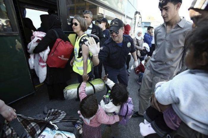 Llegan a España 184 refugiados sirios e iraquíes procedentes de Grecia