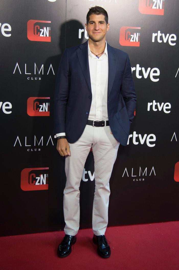 Marta Sánchez se marca un 'Pedroche' y un 'Pataky' en el 20º aniversario de 'Corazón'