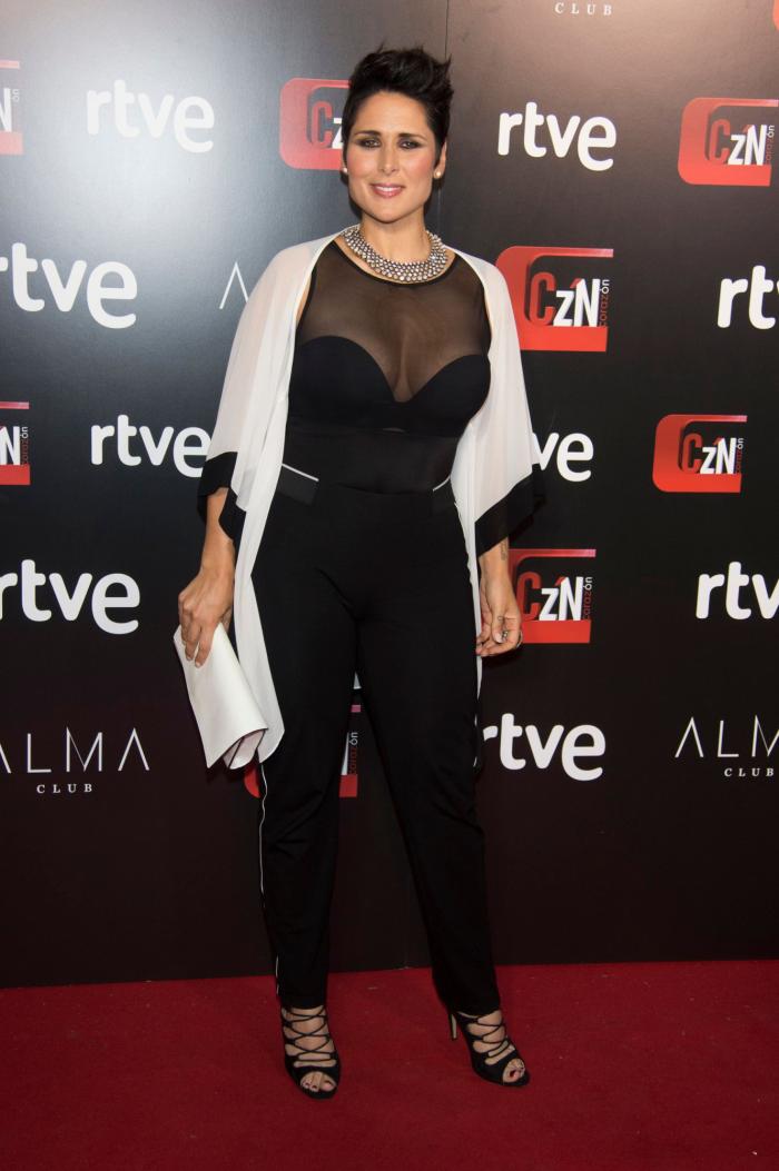 Marta Sánchez se marca un 'Pedroche' y un 'Pataky' en el 20º aniversario de 'Corazón'