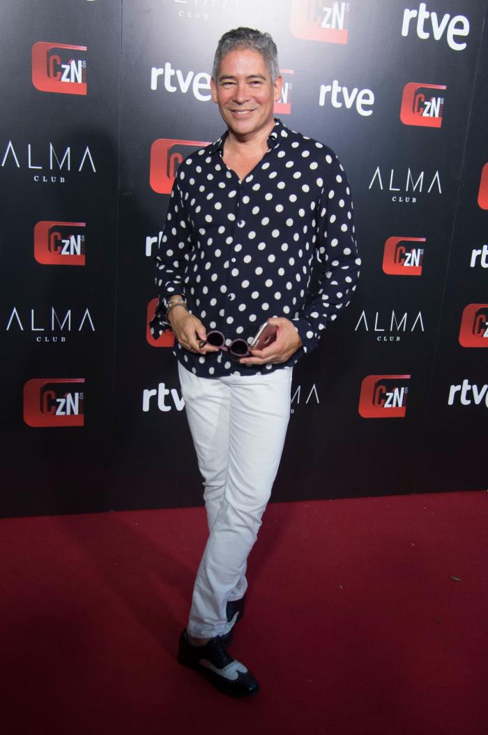 Marta Sánchez se marca un 'Pedroche' y un 'Pataky' en el 20º aniversario de 'Corazón'