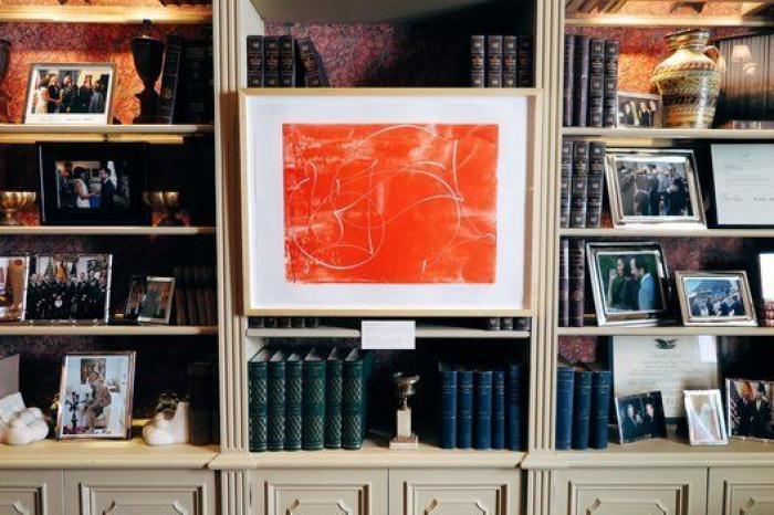 Cotillea los cuadros que esconde la Embajada de Estados Unidos en Madrid (FOTOS)