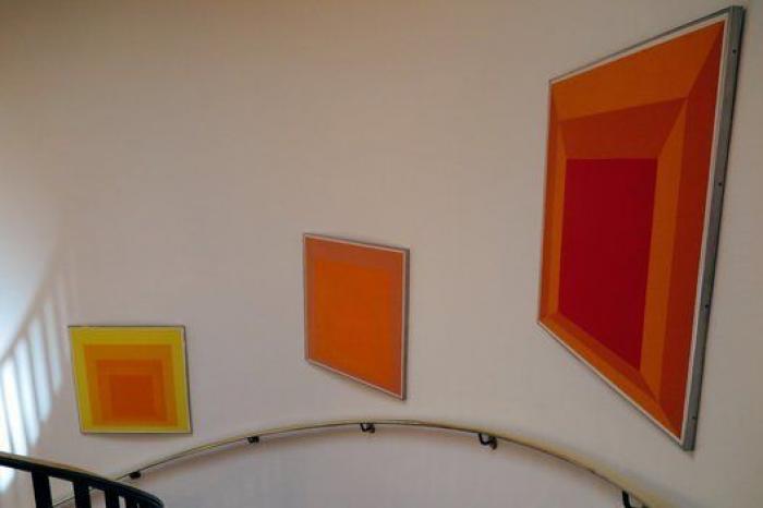 Cotillea los cuadros que esconde la Embajada de Estados Unidos en Madrid (FOTOS)