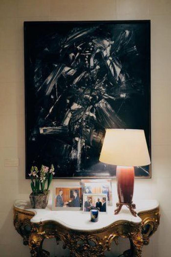 Cotillea los cuadros que esconde la Embajada de Estados Unidos en Madrid (FOTOS)