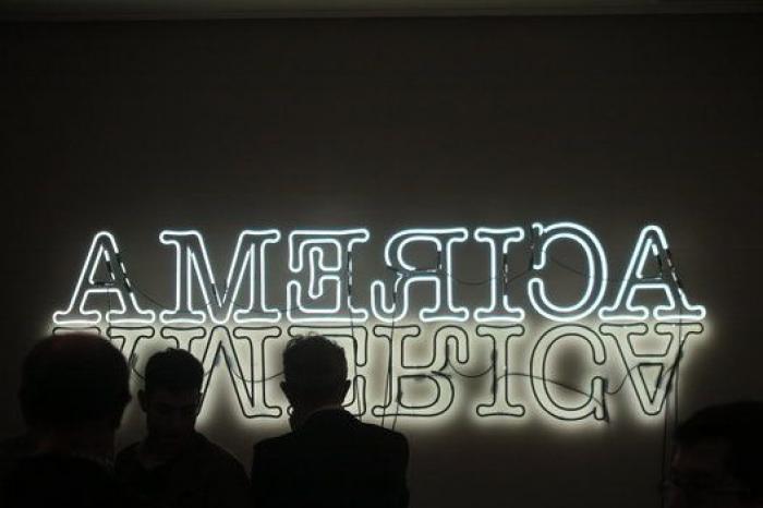 Cotillea los cuadros que esconde la Embajada de Estados Unidos en Madrid (FOTOS)