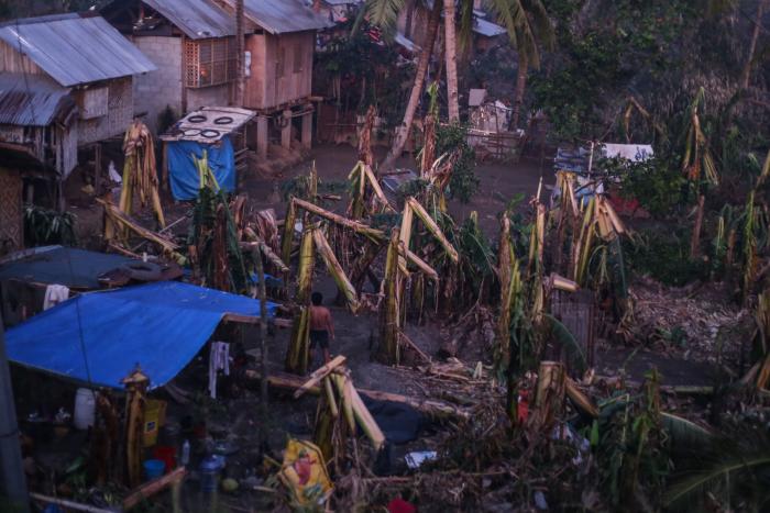 Más de 375 muertos y 50 desaparecidos ya tras el paso del tifón Rai por Filipinas