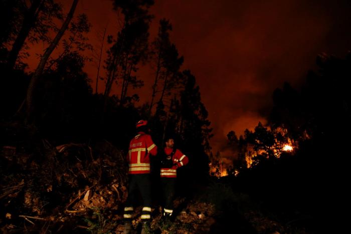 Portugal sigue ardiendo mientras crecen las críticas al Gobierno por su gestión de la catástrofe