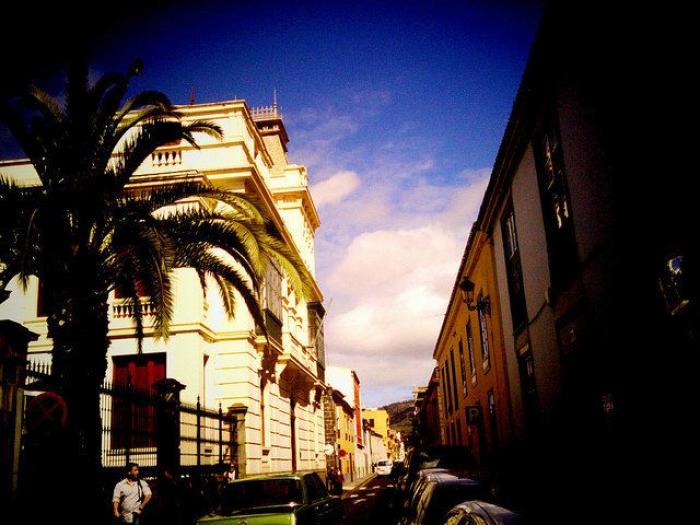 Un periodista vasco triunfa al corregir un titular sobre los pasos de peatones en diagonal de Madrid