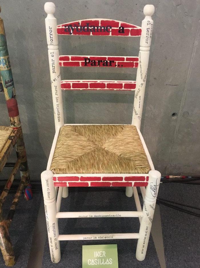 60 personalidades ceden su silla a los refugiados