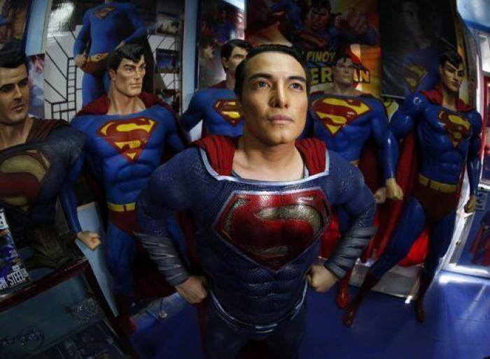 Herbert Chavez, el filipino que se ha operado 26 veces para ser como Superman