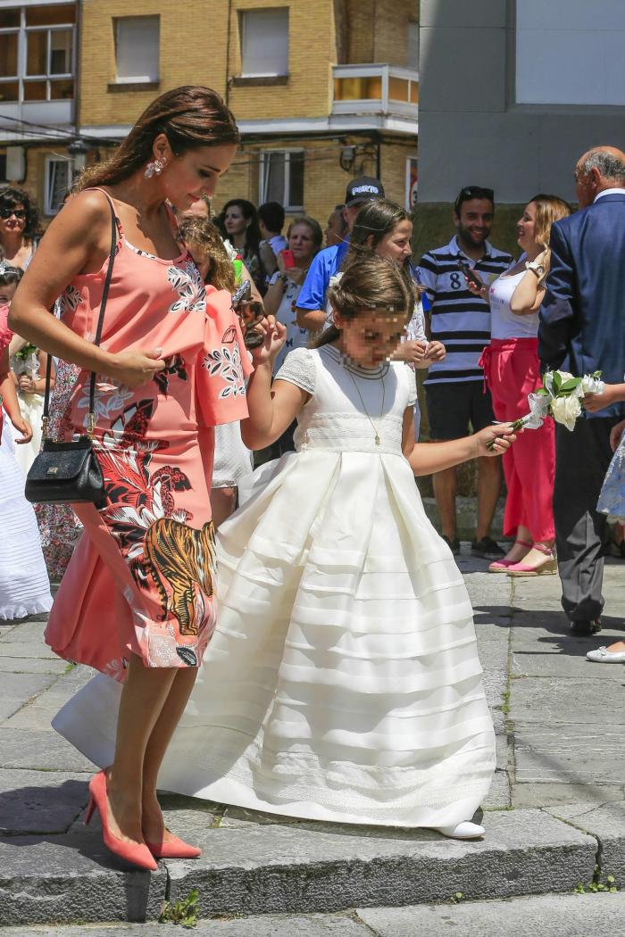 El segundo 'look' de Paula Echevarría en el segundo día de comunión de su hija
