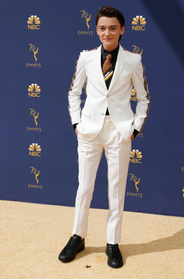 El momento épico (y sin sujetador) en el que Alex Bortsein salió a recoger su Emmy