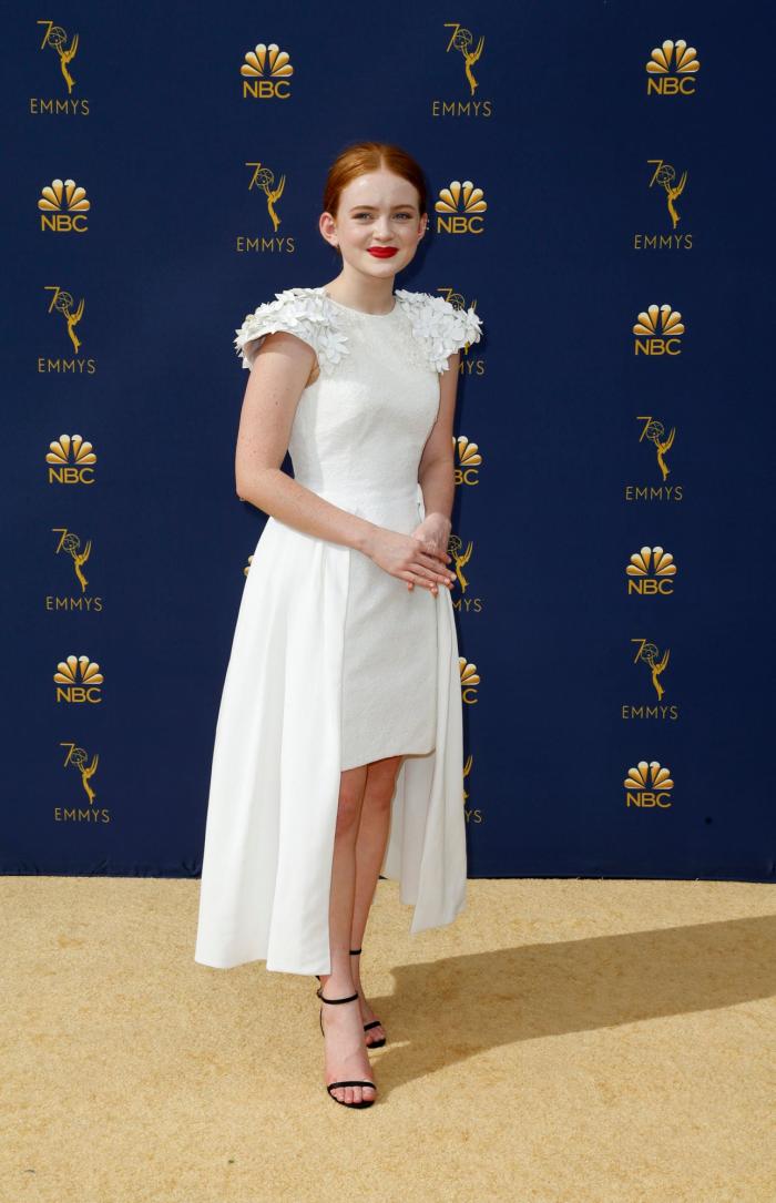 El momento épico (y sin sujetador) en el que Alex Bortsein salió a recoger su Emmy