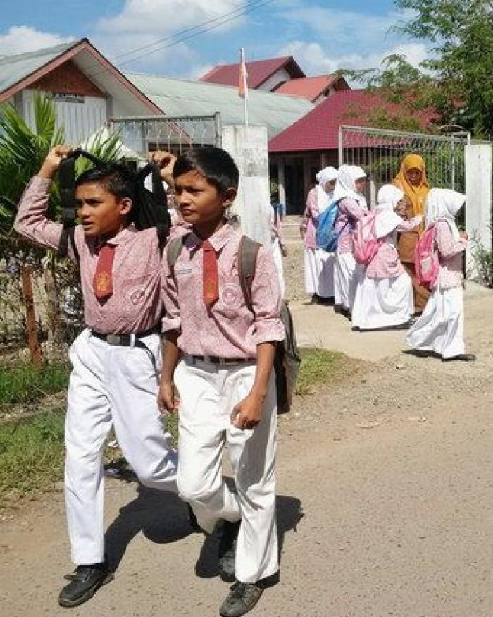 ¿Cómo son los uniformes de los colegios de todo el mundo?