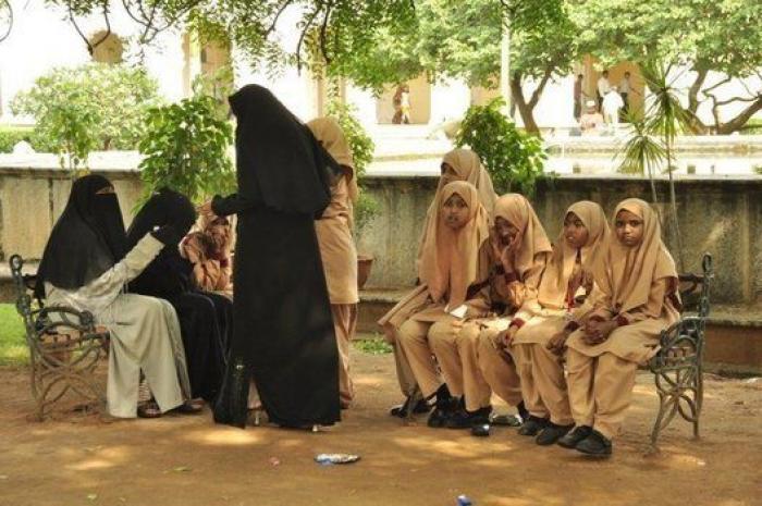 ¿Cómo son los uniformes de los colegios de todo el mundo?