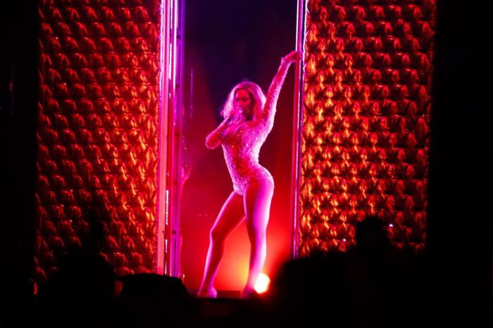 Beyoncé presenta a sus mellizos vestida de moda española