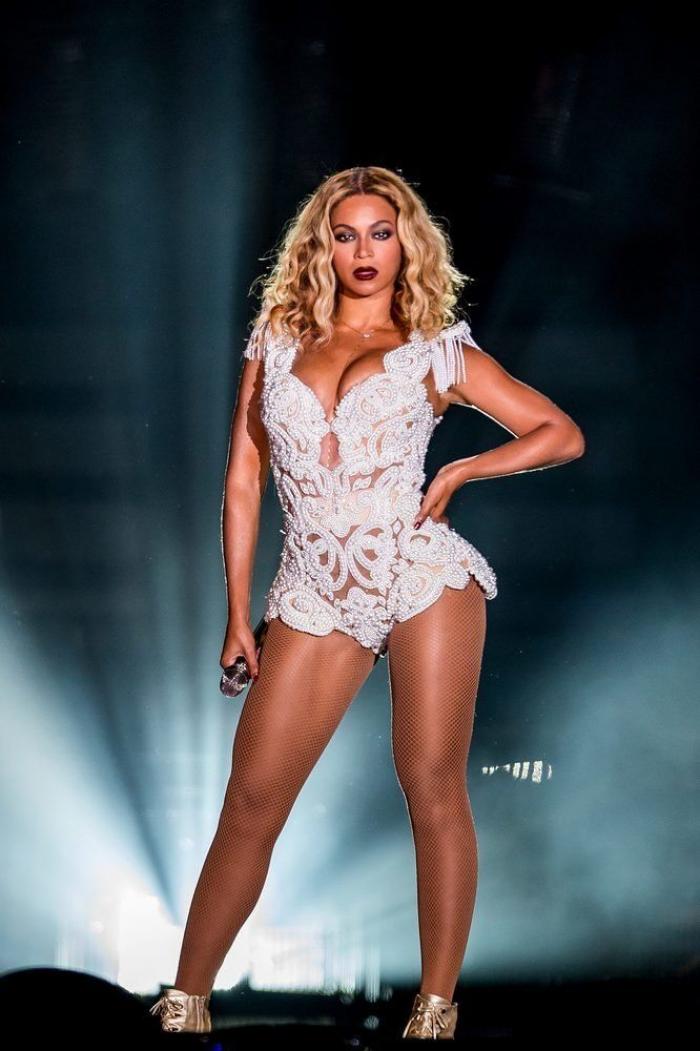 Beyoncé presenta a sus mellizos vestida de moda española
