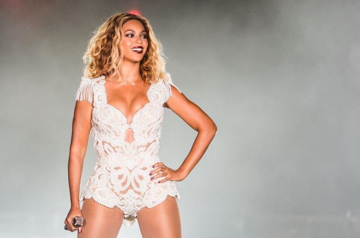 Beyoncé presenta a sus mellizos vestida de moda española
