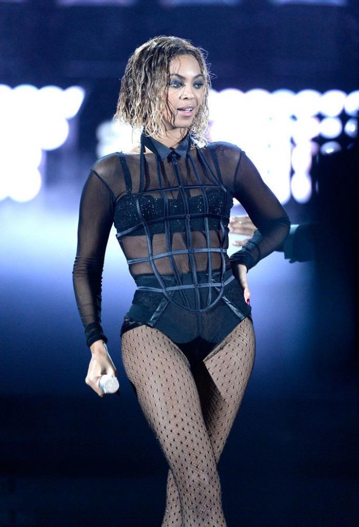 Beyoncé presenta a sus mellizos vestida de moda española
