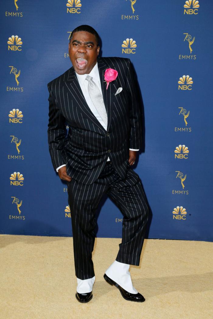 El momento épico (y sin sujetador) en el que Alex Bortsein salió a recoger su Emmy