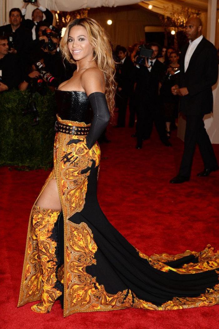 Beyoncé presenta a sus mellizos vestida de moda española