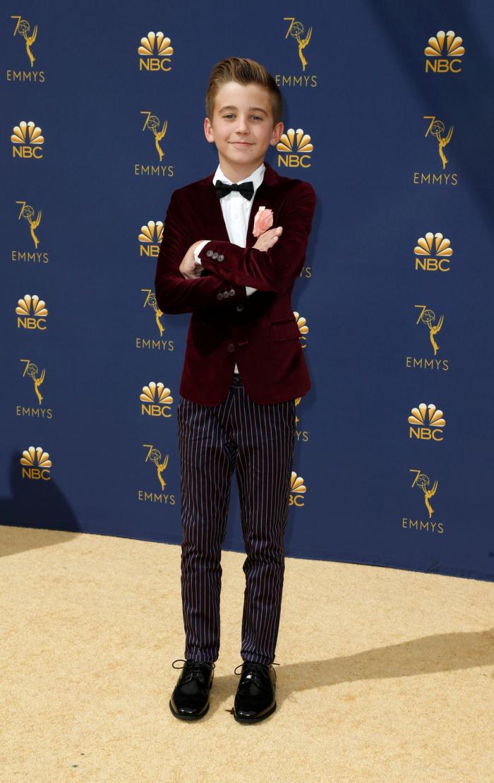 El momento épico (y sin sujetador) en el que Alex Bortsein salió a recoger su Emmy