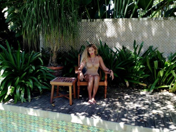 Beyoncé presenta a sus mellizos vestida de moda española