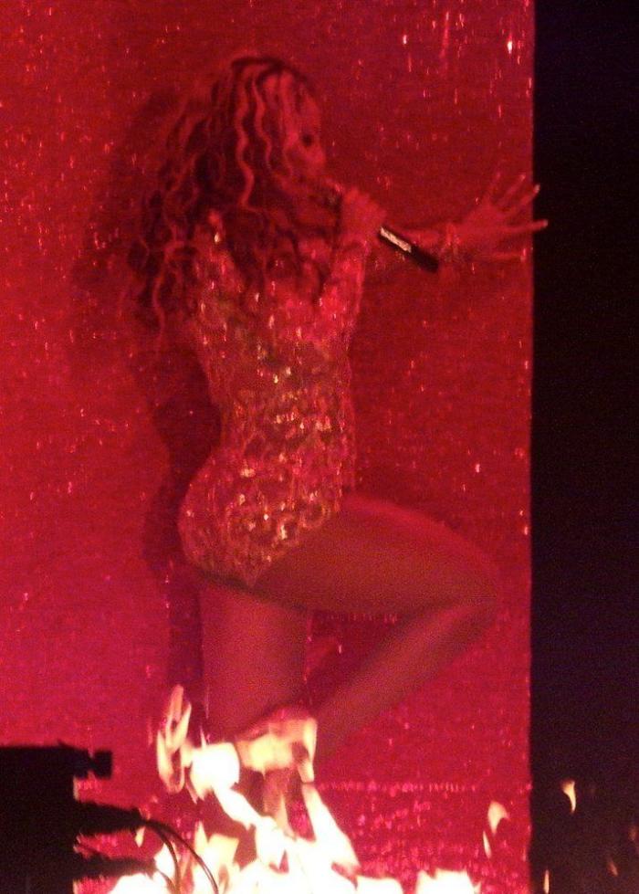 Beyoncé presenta a sus mellizos vestida de moda española