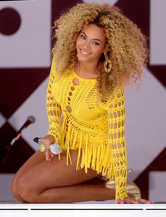 Beyoncé presenta a sus mellizos vestida de moda española