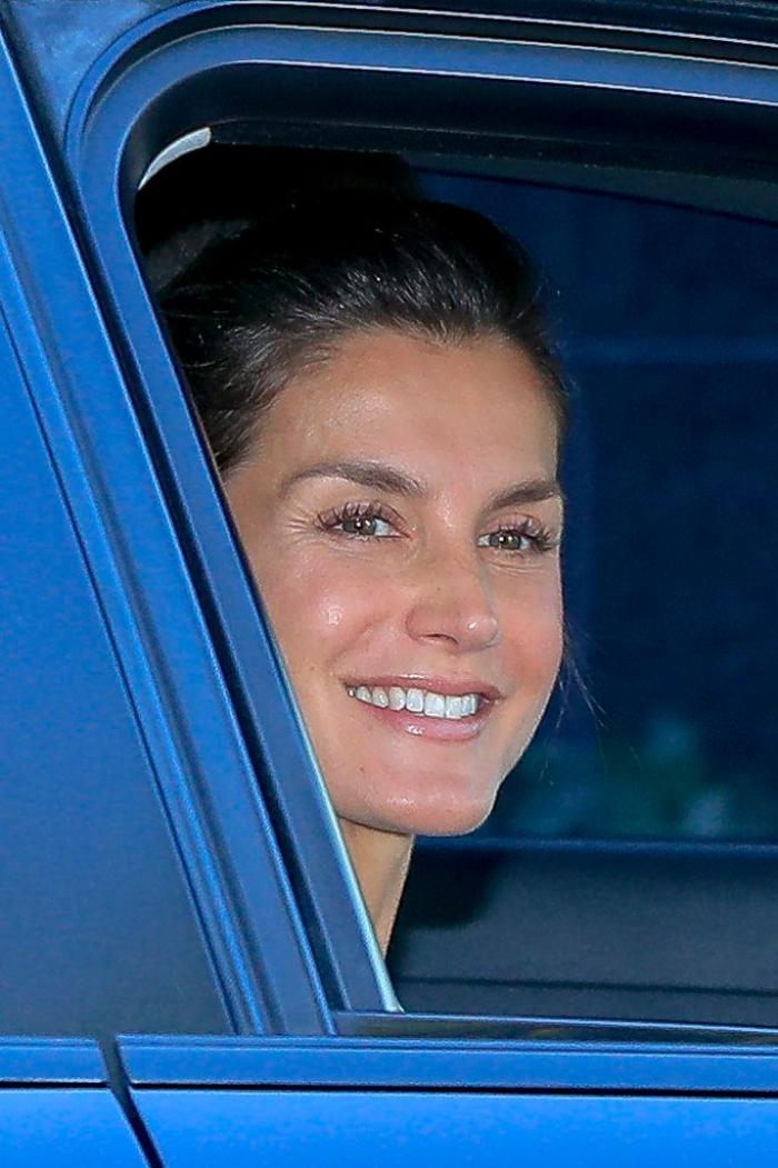 La reina Letizia: ¿cara lavada o maquillaje natural para llevar a sus hijas al colegio?
