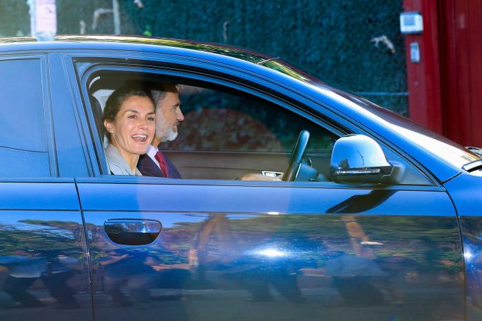 La reina Letizia: ¿cara lavada o maquillaje natural para llevar a sus hijas al colegio?