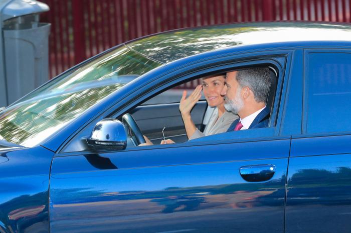 La reina Letizia: ¿cara lavada o maquillaje natural para llevar a sus hijas al colegio?