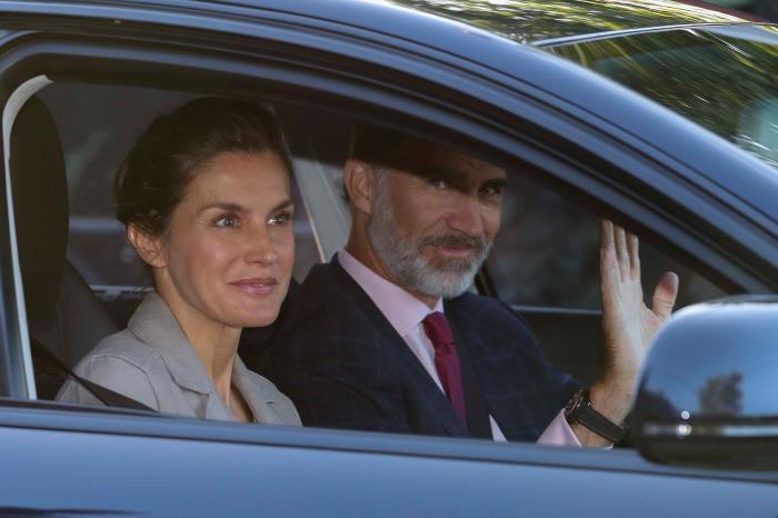 La reina Letizia: ¿cara lavada o maquillaje natural para llevar a sus hijas al colegio?