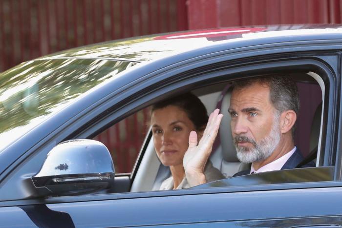 La reina Letizia: ¿cara lavada o maquillaje natural para llevar a sus hijas al colegio?