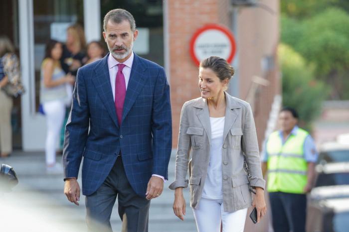 La reina Letizia: ¿cara lavada o maquillaje natural para llevar a sus hijas al colegio?