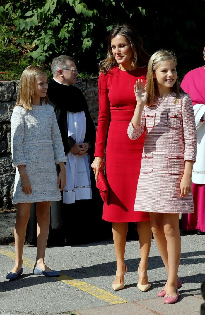 La reina Letizia vuelve a apostar por el rojo en los Centenarios de Covadonga 2018