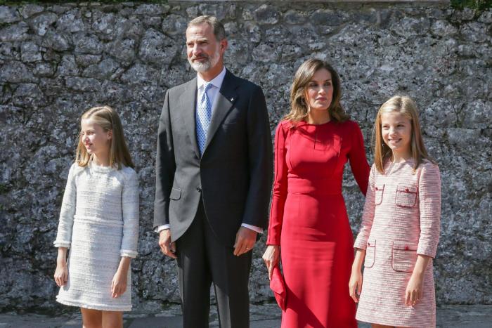 La reina Letizia vuelve a apostar por el rojo en los Centenarios de Covadonga 2018