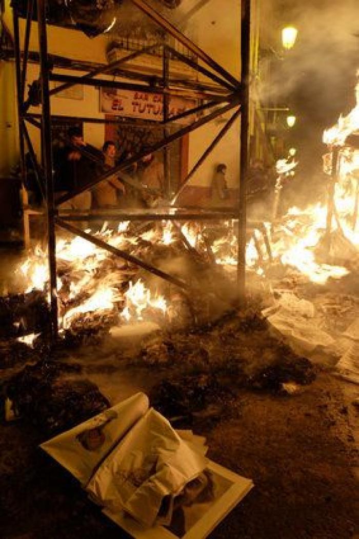 2.000 ejemplares de 'El Diari Indultat' arden en la cremà de las Fallas