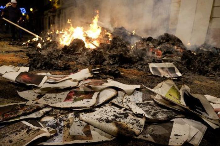2.000 ejemplares de 'El Diari Indultat' arden en la cremà de las Fallas