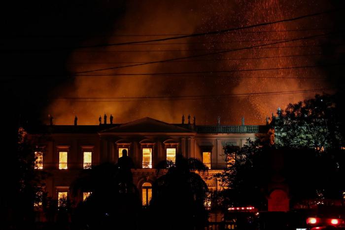 Brasil pierde "200 años de historia" por un voraz incendio en el Museo Nacional