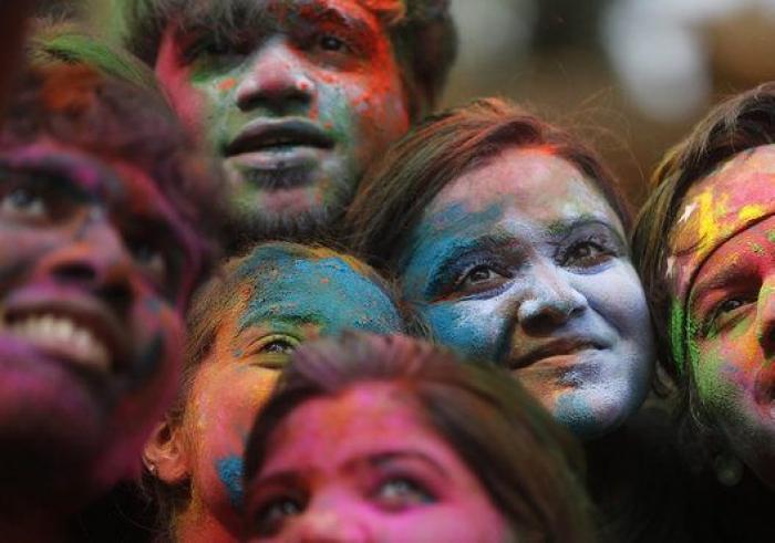 La India se llena de colores para celebrar el festival de Holi (FOTOS)