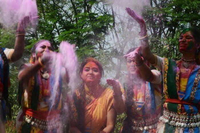 La India se llena de colores para celebrar el festival de Holi (FOTOS)