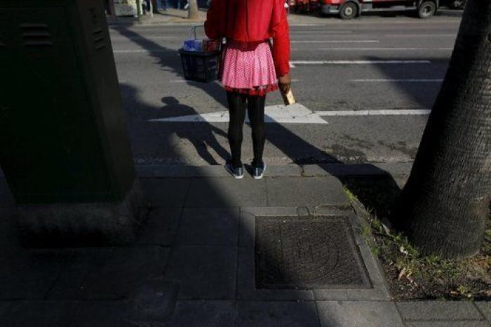 El refugiado que vende pañuelos y va para juez (FOTOS)