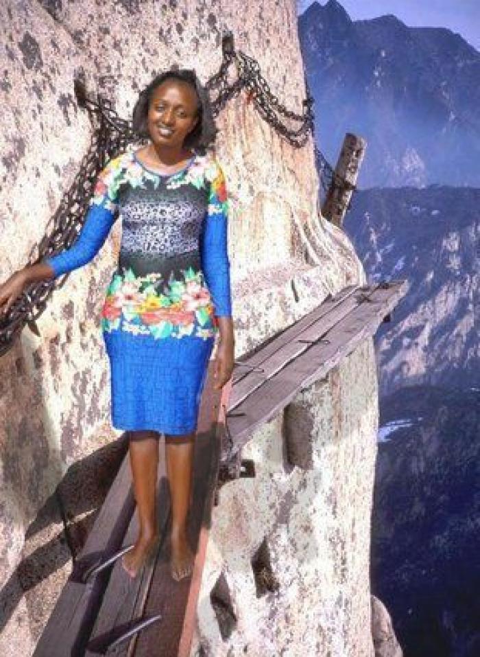 Una mujer causa furor con los precarios montajes de fotos de viaje