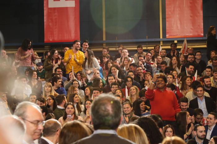 El tuit de Zapata con las propuestas culturales de Susana Díaz que deja estupefactos a Ismael Serrano y a Nacho Vigalondo