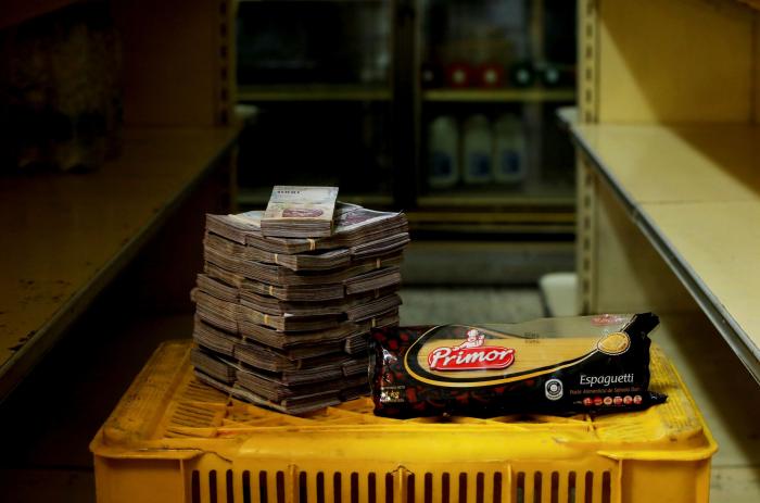 11 fotos que reflejan la brutalidad de dinero que los venezolanos debían pagar por productos básicos
