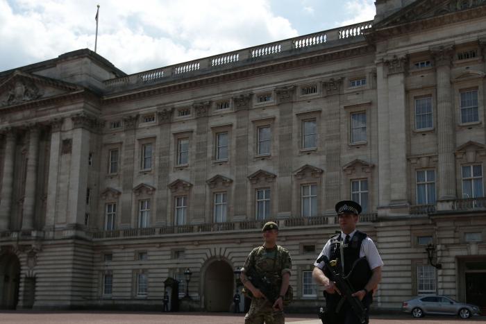 El Ejército británico se despliega en todo el país ante el riesgo 'crítico' de atentado inminente