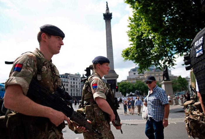 El Ejército británico se despliega en todo el país ante el riesgo 'crítico' de atentado inminente