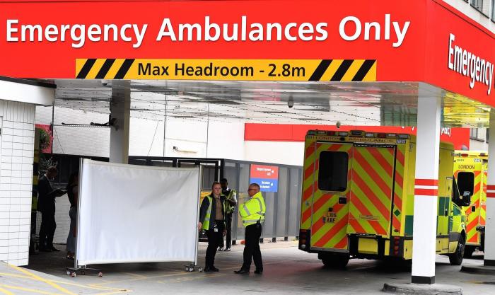 Al menos tres heridos tras el choque de un automóvil contra las barreras del Parlamento británico