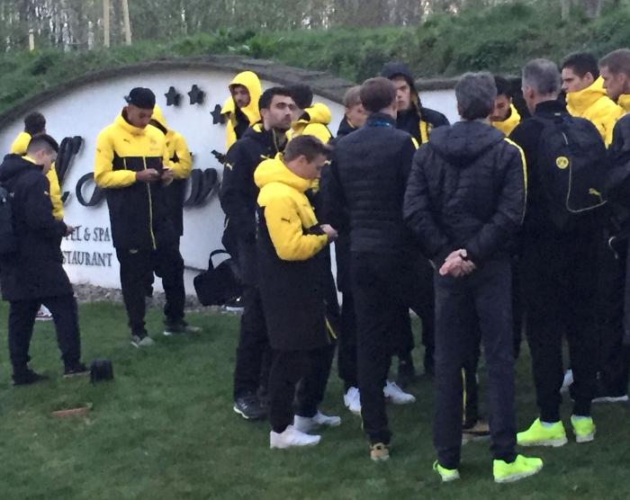 Marc Bartra rompe a llorar tras volver a jugar después del atentado