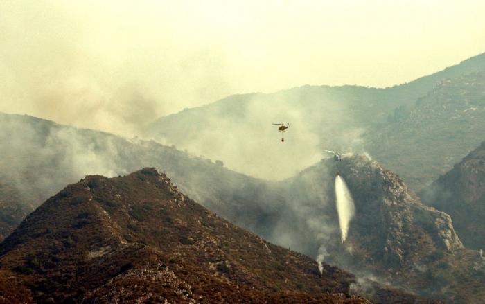 Los bomberos dan por estabilizado el incendio de Llutxent